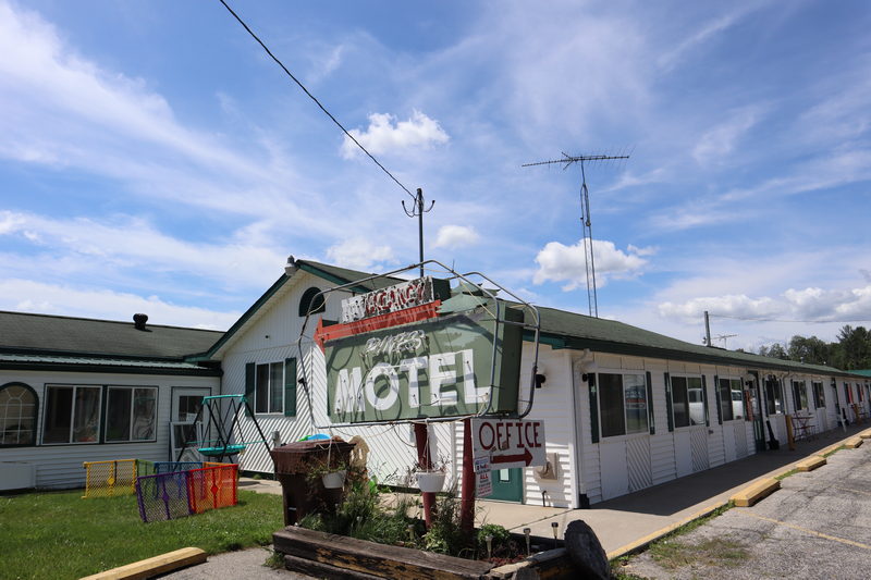 Estey Pines Motel - July 2021
